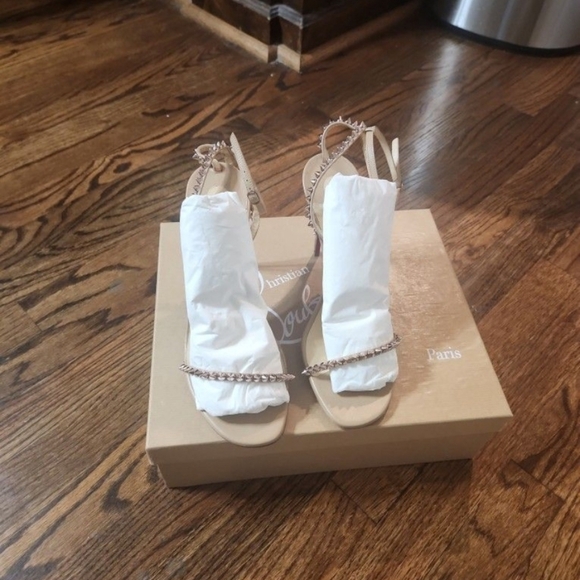 Christian louboutin sz40 nude - Picture 3 of 4